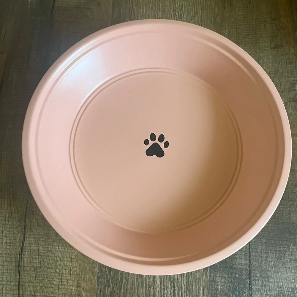 Elevated stainless steel 18-Cup Pet water/food Bowl-Peach with Black Stand. NWT.